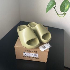 Yeezy Slide Resin